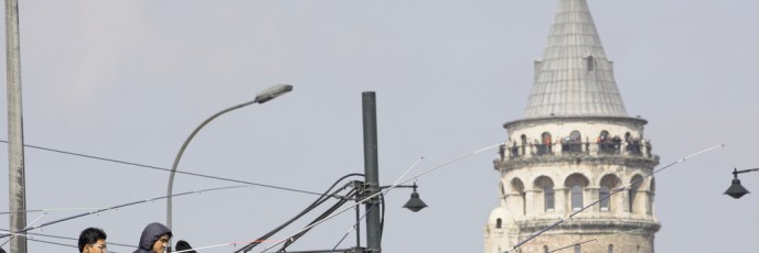 Pêcheurs et tour de Galata - Istanbul - Turquie
