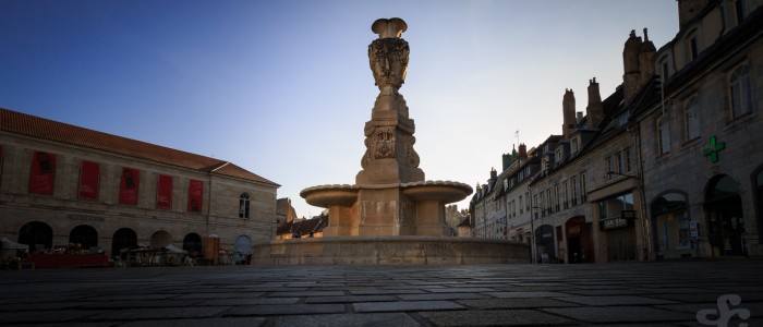 Fontaine des eaux d'Arcier - Place de la révolution