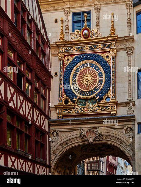 carte vieilles rues et horloge astronomique