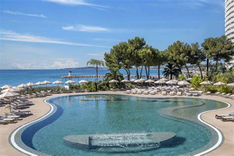 images de l’hôtel et plage privée
