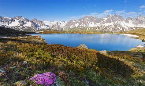 Vue panoramique des lacs de l'Oisans et Écrins