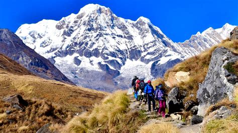 interaction culturelle Gurung lors du trek Annapurna