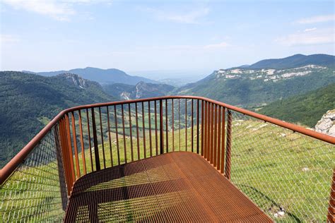 vue panoramique du Mont Rivel et belvédères