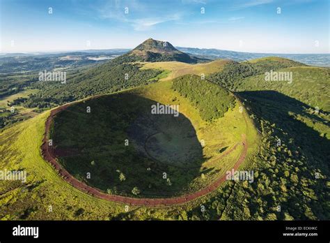 Vue aérienne des volcans et du parc