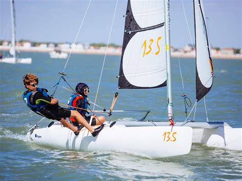 catamaran stage enfant plan nautique