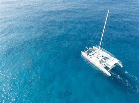 catamaran et voile en mer (infographie sur le fonctionnement des catamarans)